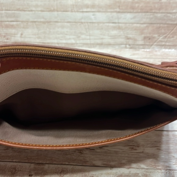 Coldwater Canyon Pebbled Genuine Leather Cream and Brown Shoulder Bag - Picture 4 of 14